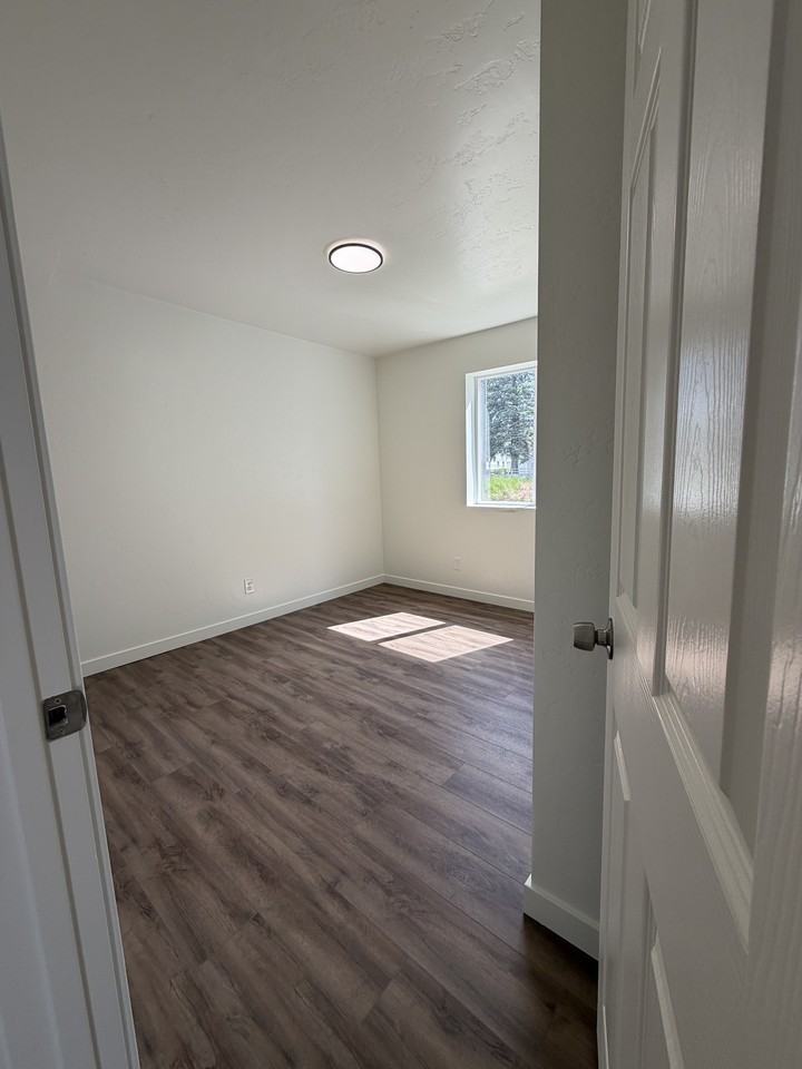 491 East 16th Street - Photo 3 of 9