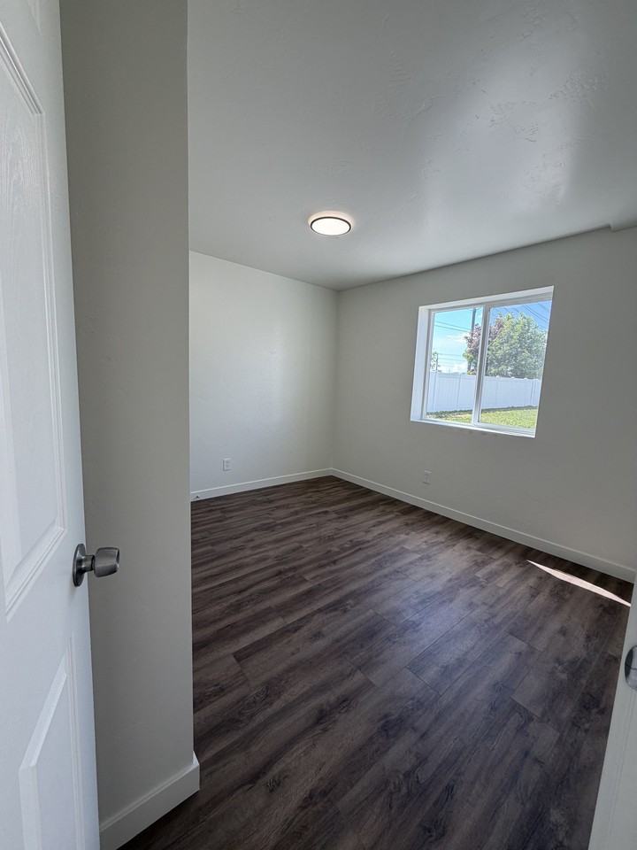 491 East 16th Street - Photo 6 of 9