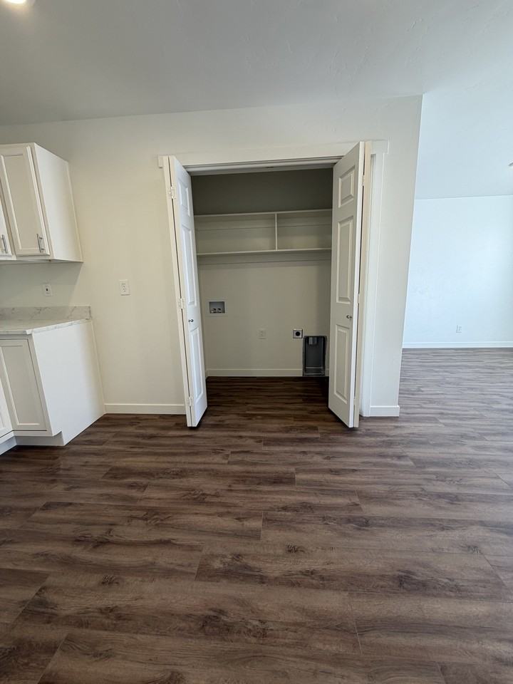 491 East 16th Street - Photo 7 of 9
