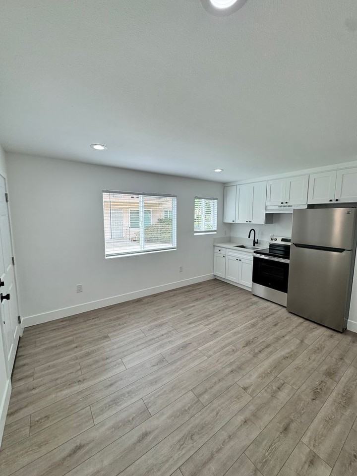 2264 San Anseline Ave - Photo 4 of 21