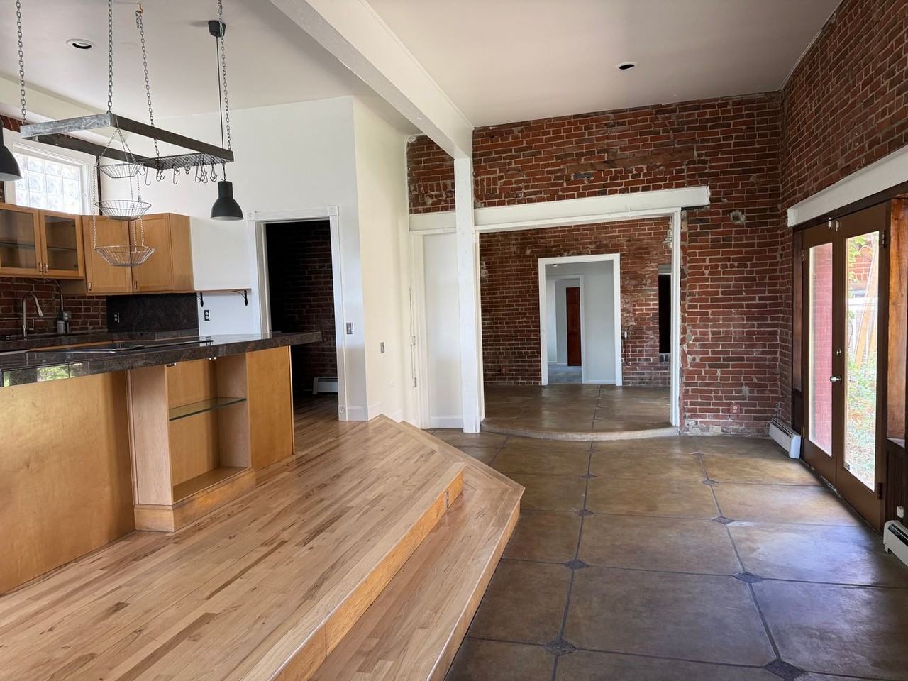 415 W 4th Ave - Photo 7 of 13
