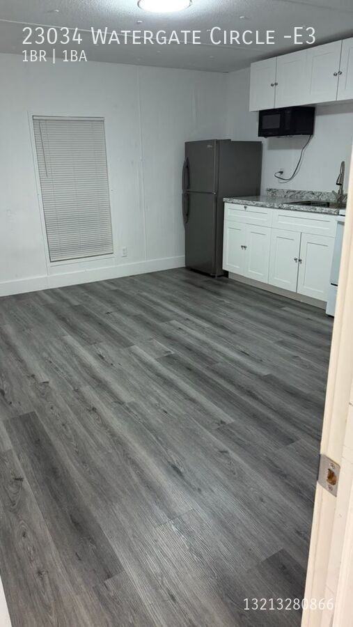 23034 Watergate Cir ## E3 - Photo 2 of 11