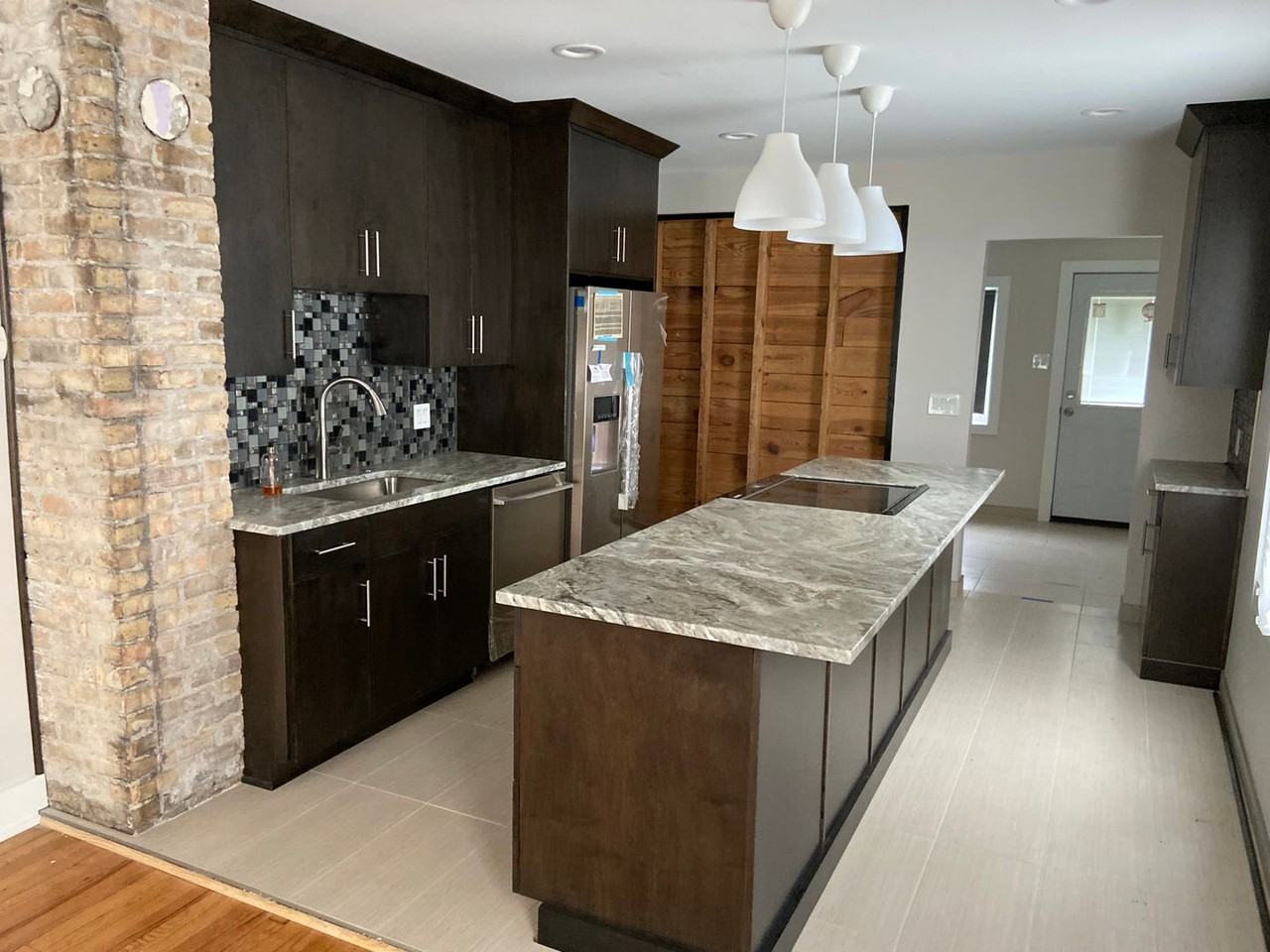 2315 Yemans St - Photo 2 of 14
