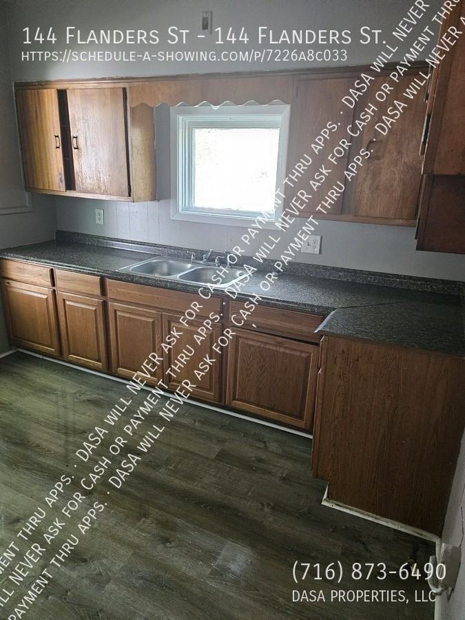 144 Flanders St - Photo 3 of 8