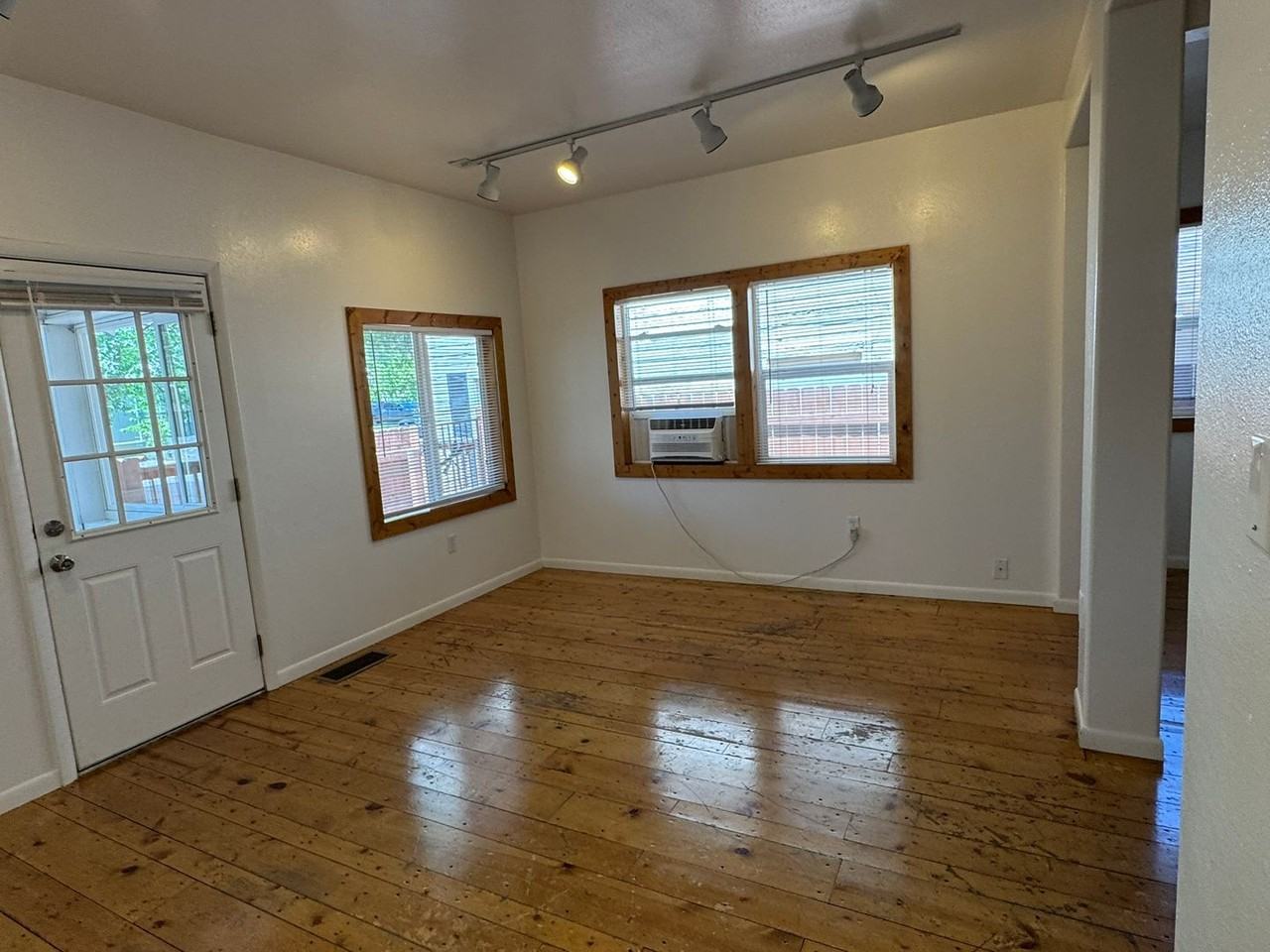 426 N 9th St - Photo 4 of 19