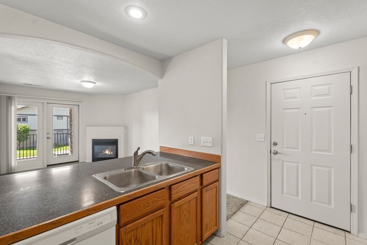227 Nw Greenwood Ave - Photo 5 of 17