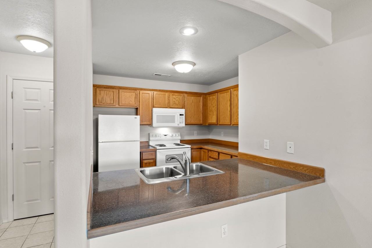 227 Nw Greenwood Ave - Photo 7 of 17