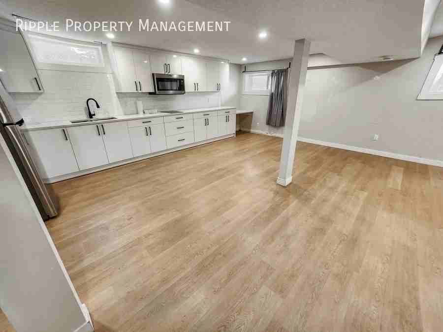 6335 4 St Nw - Photo 3 of 8