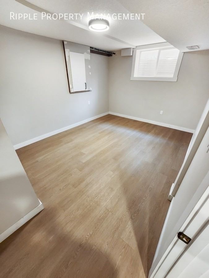 6335 4 St Nw - Photo 5 of 8
