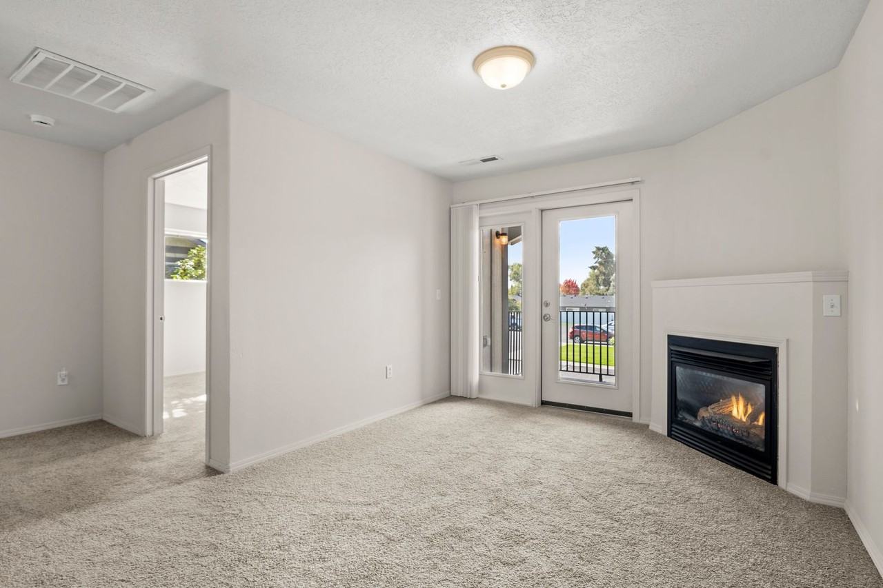 273 Nw Greenwood Ave - Photo 3 of 18