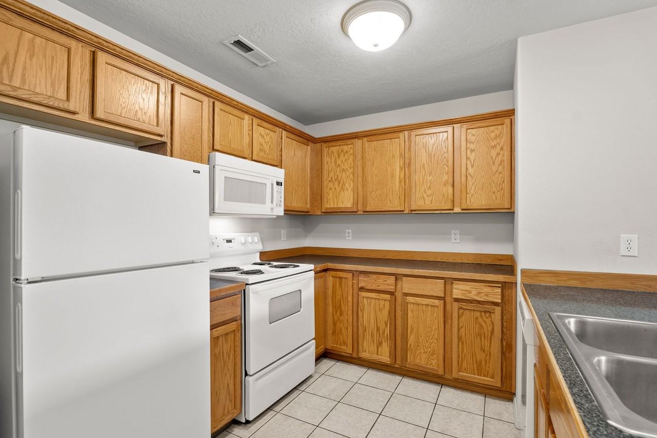 273 Nw Greenwood Ave - Photo 6 of 18