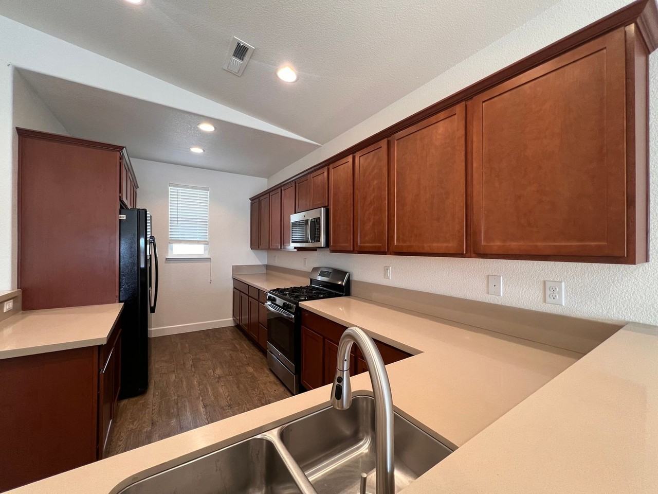 1907 Canal Dr - Photo 7 of 43