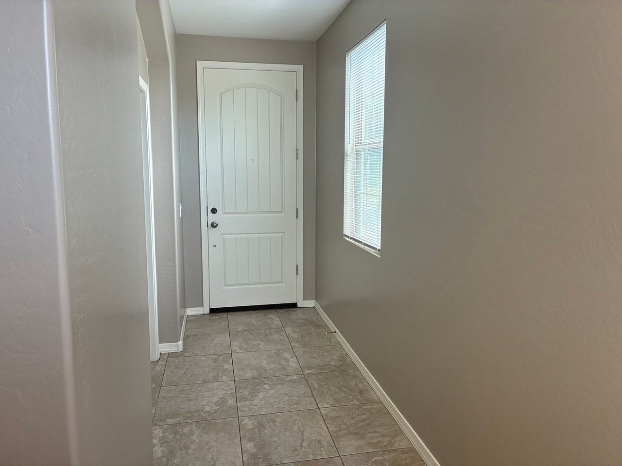 10124 E Tamery Ave - Photo 4 of 37