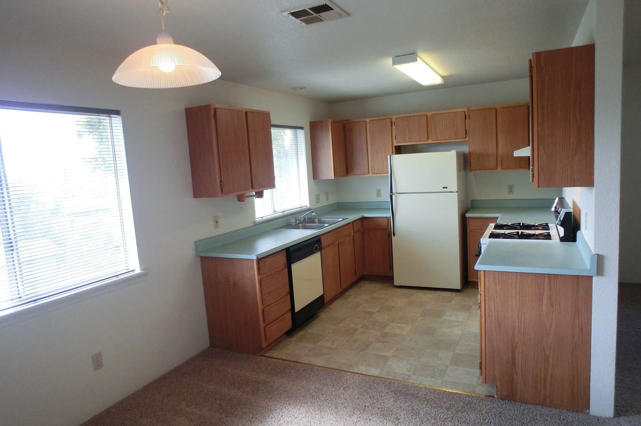 1842 Ne Foothill Blvd #1 - Photo 2 of 6