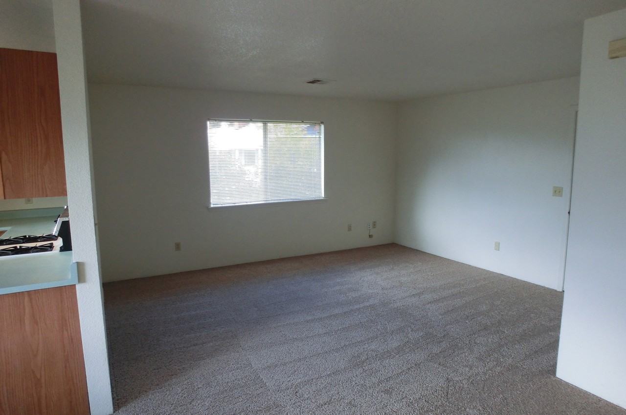 1842 Ne Foothill Blvd #1 - Photo 3 of 6