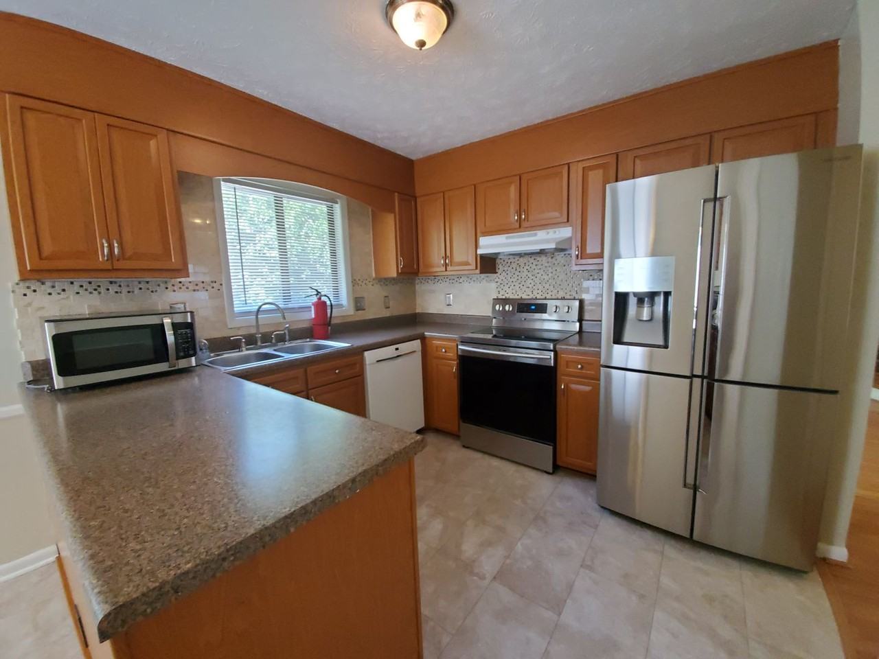 6400 Hollyhock Ct - Photo 4 of 31