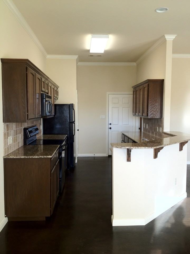 600 Monticello Cir - Photo 4 of 12