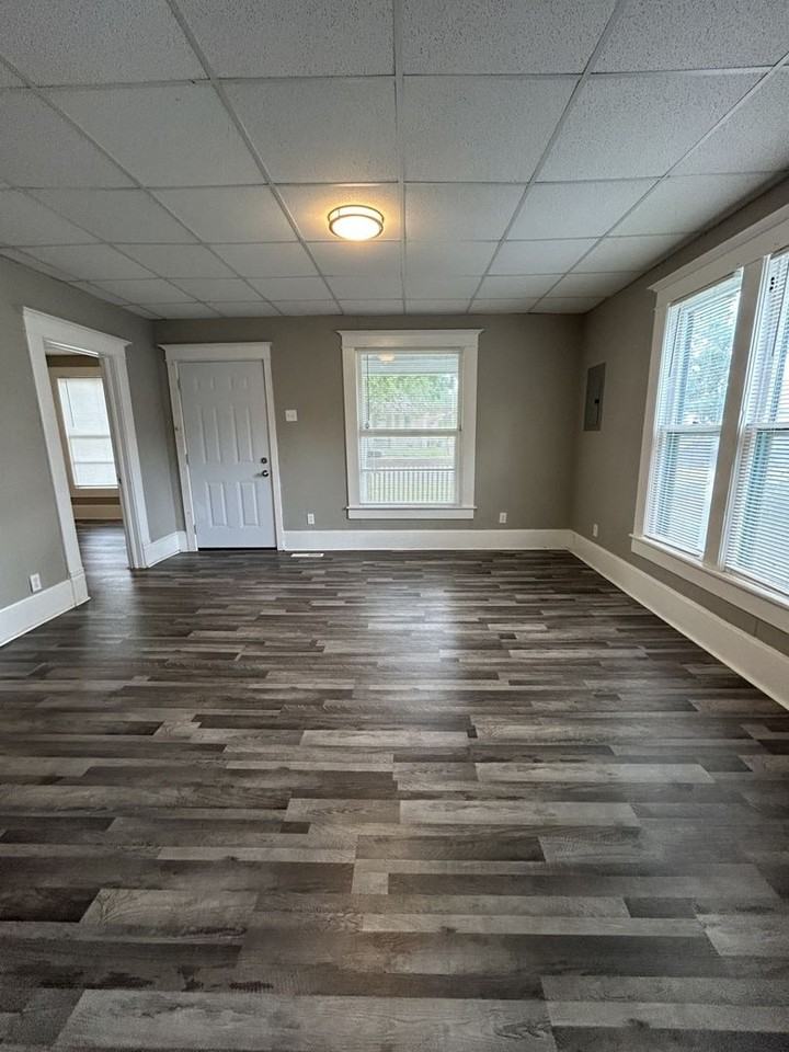 109 W 21st St - Photo 2 of 13