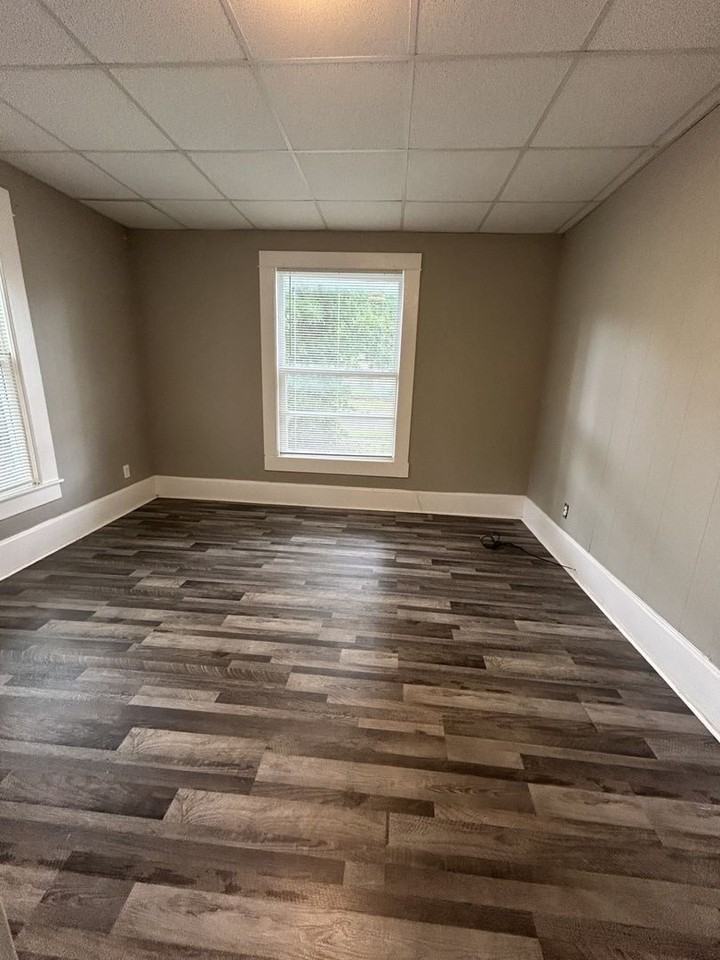109 W 21st St - Photo 6 of 13