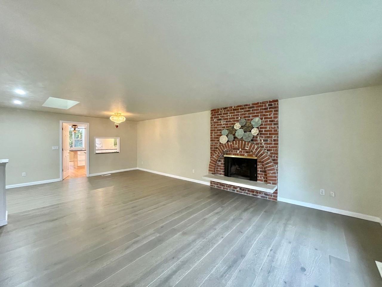 3023 Ne 192nd St - Photo 3 of 32