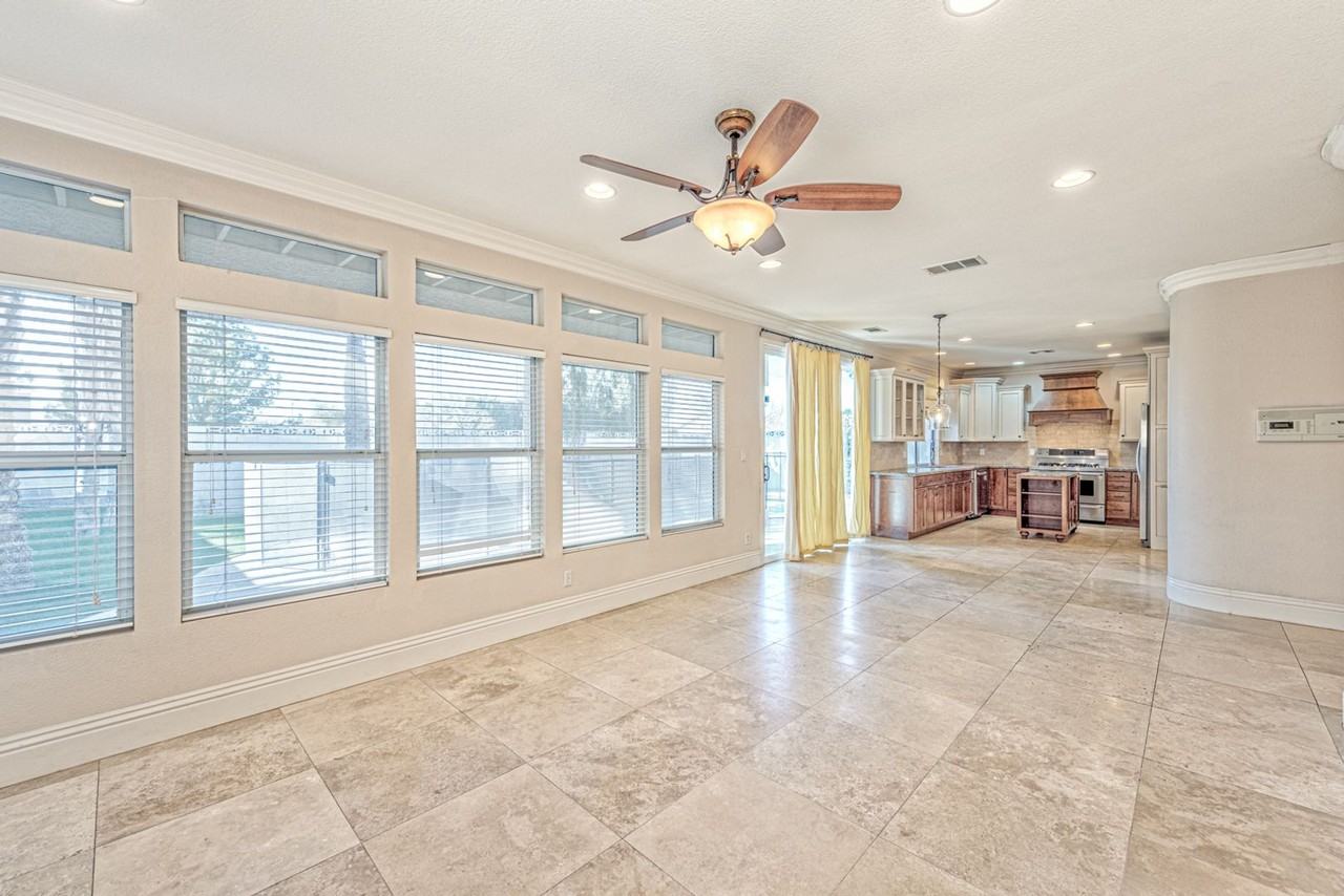 2175 Fountain Springs Dr - Photo 4 of 20
