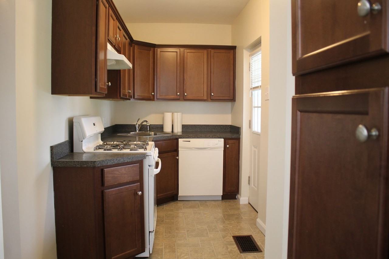 108 S 3rd St - Photo 5 of 7