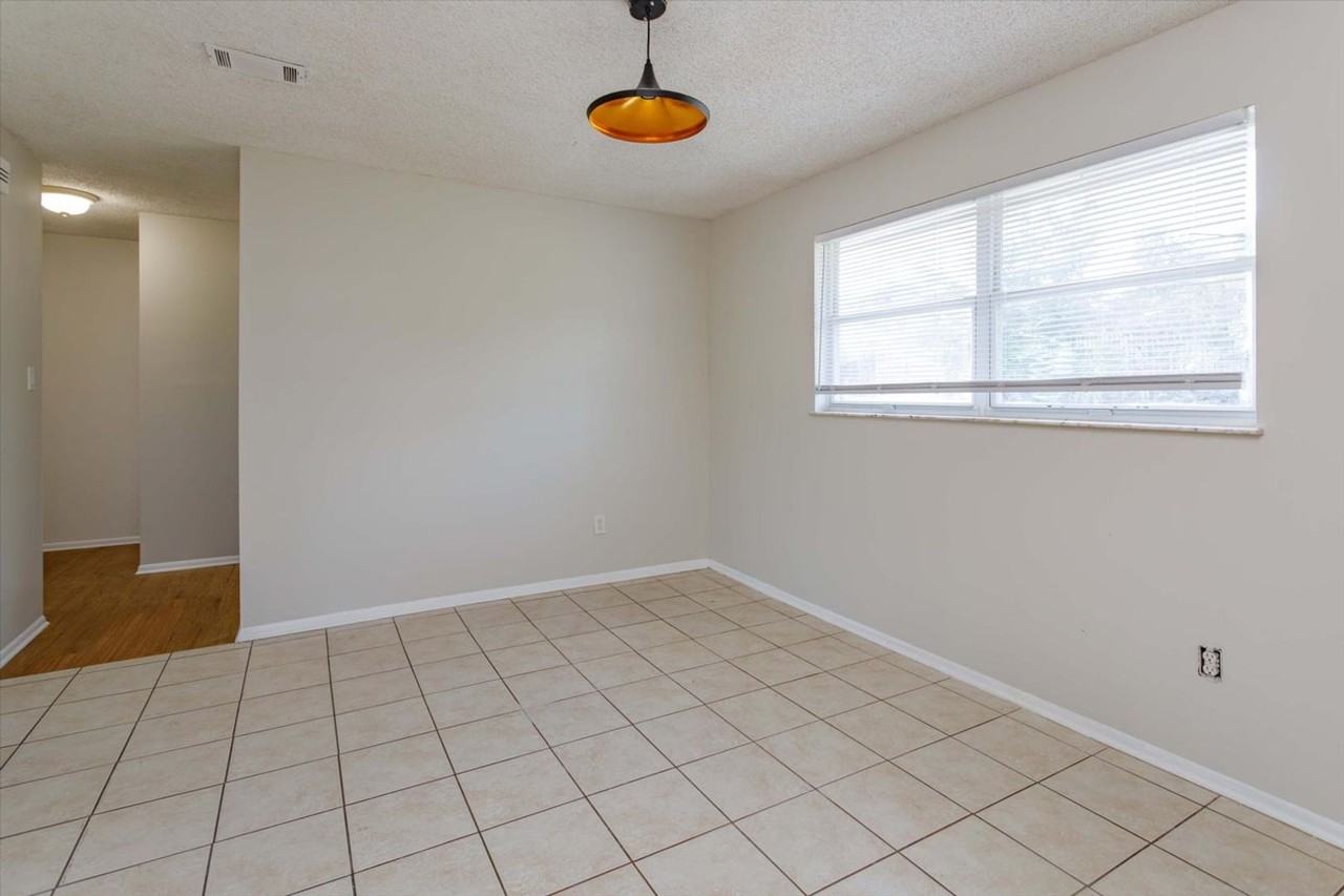 131 Langston Dr - Photo 5 of 18