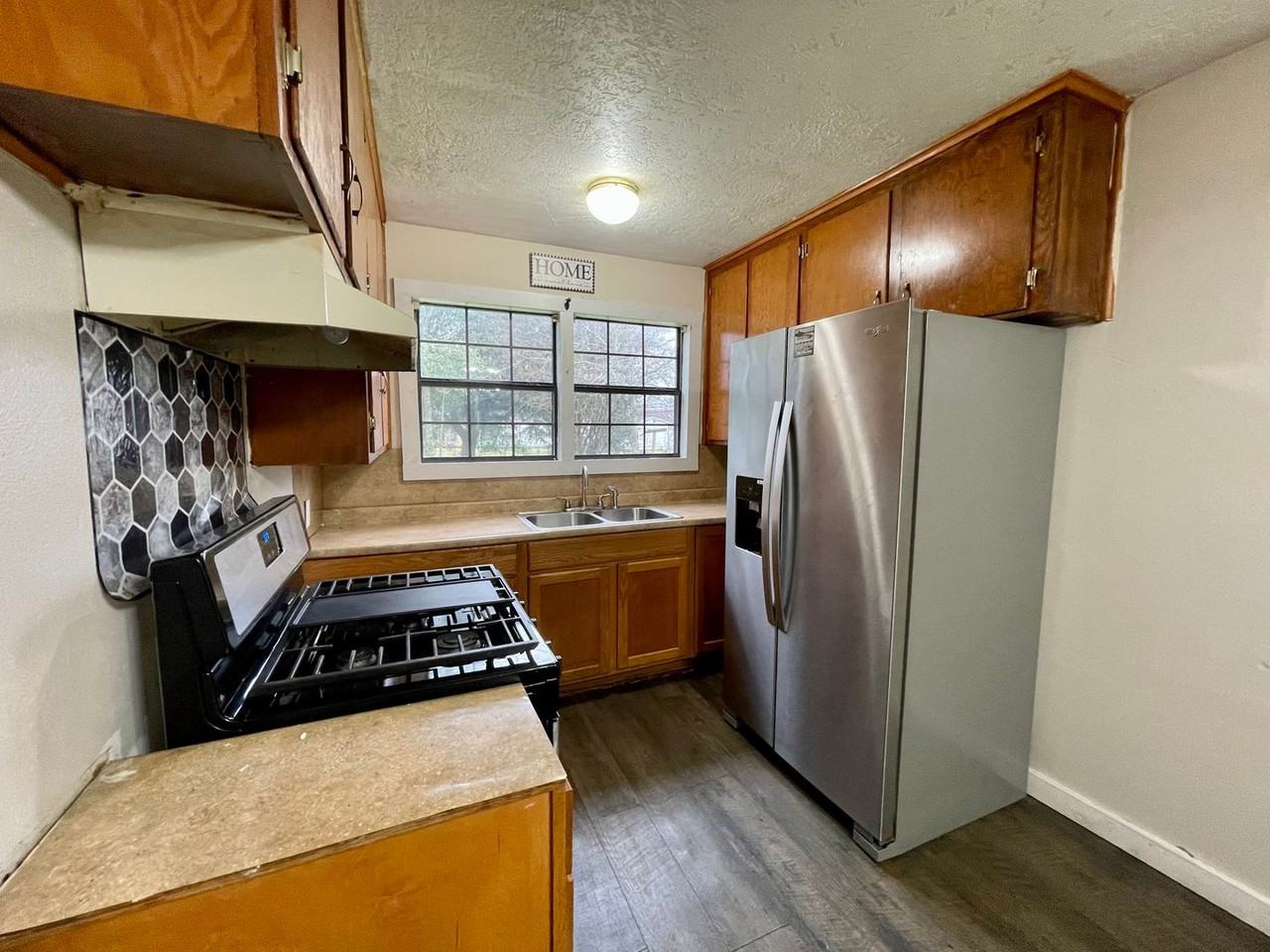 2450 S 8th St - Photo 6 of 16