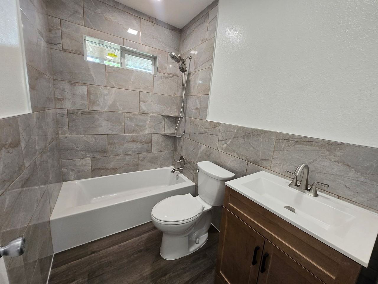 303 E Bland St - Photo 6 of 10
