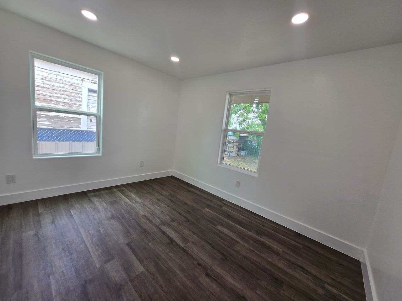 303 E Bland St - Photo 7 of 10