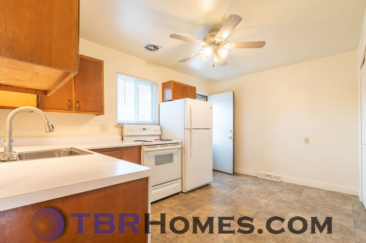 175 S Cody St - Photo 5 of 14