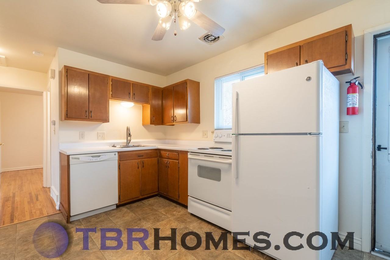175 S Cody St - Photo 6 of 14