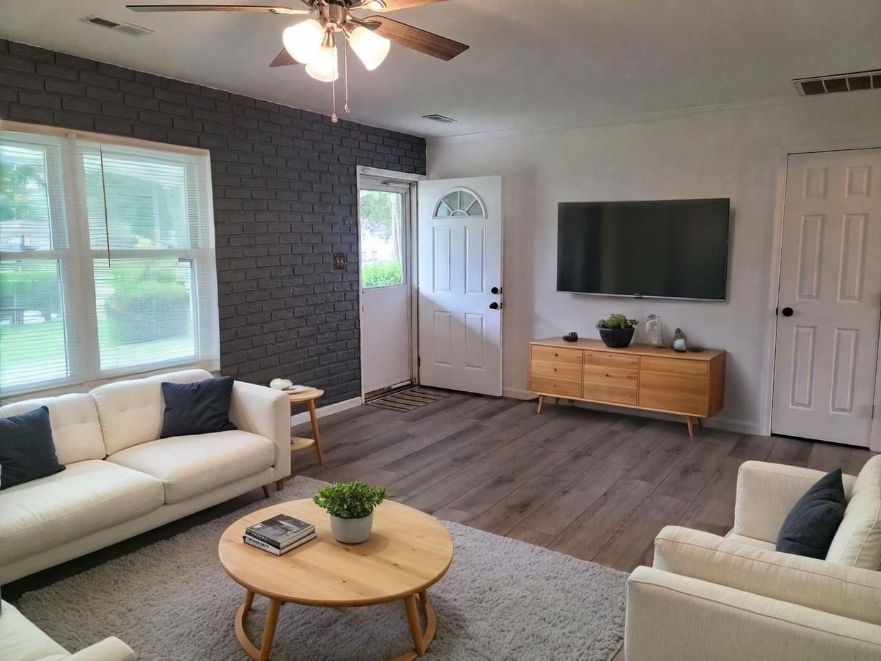 932 Gossman Dr - Photo 3 of 35