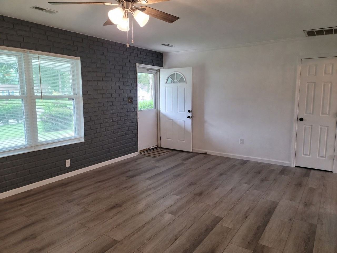 932 Gossman Dr - Photo 4 of 35