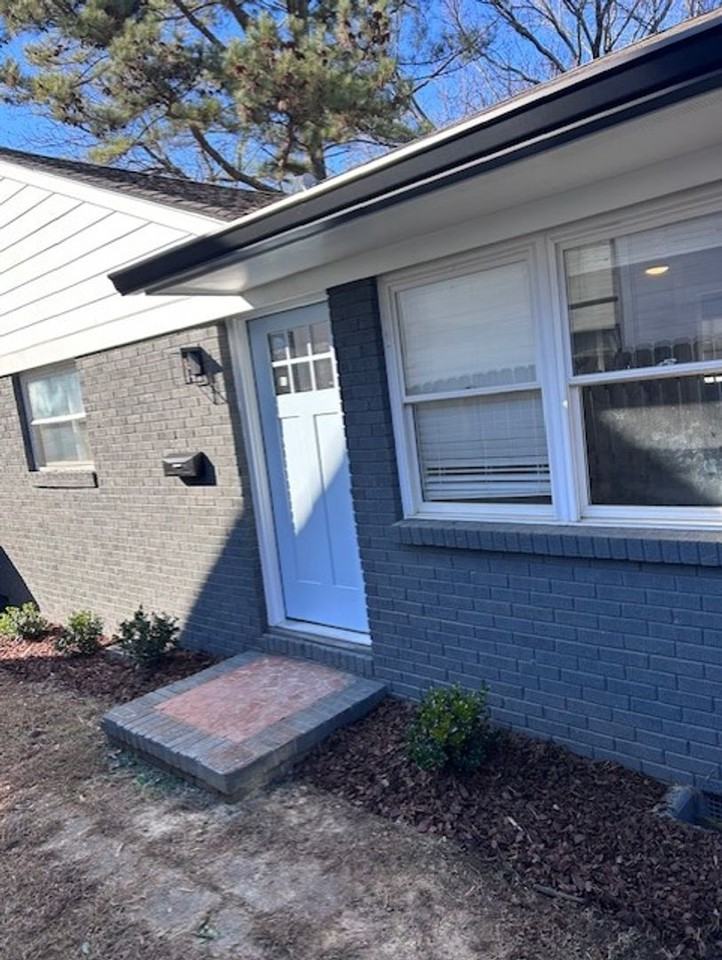 2314 Rozzelles Ferry Rd - Photo 4 of 13