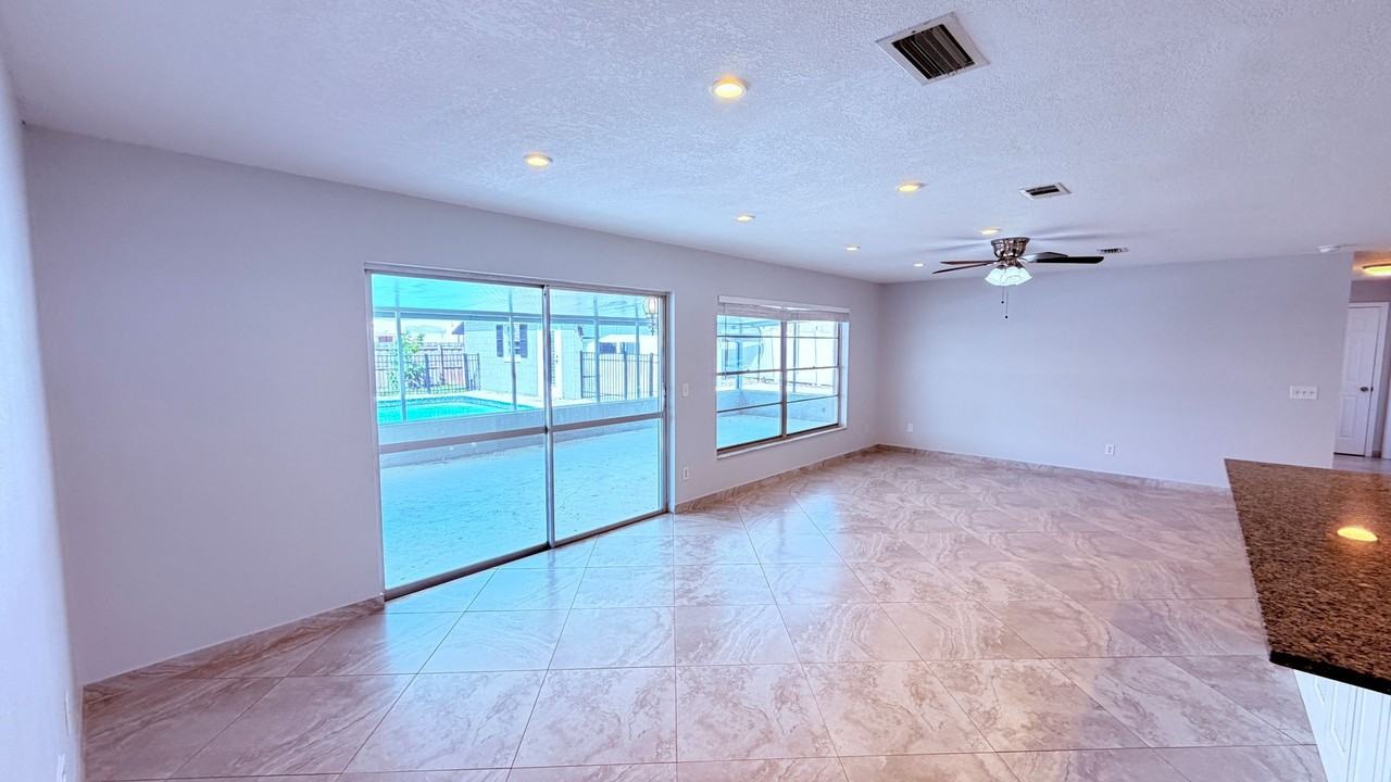 6 Carriage Hill Cir - Photo 3 of 43