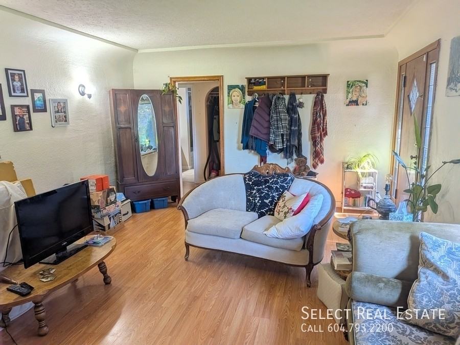 9425 Stanley St - Photo 7 of 18