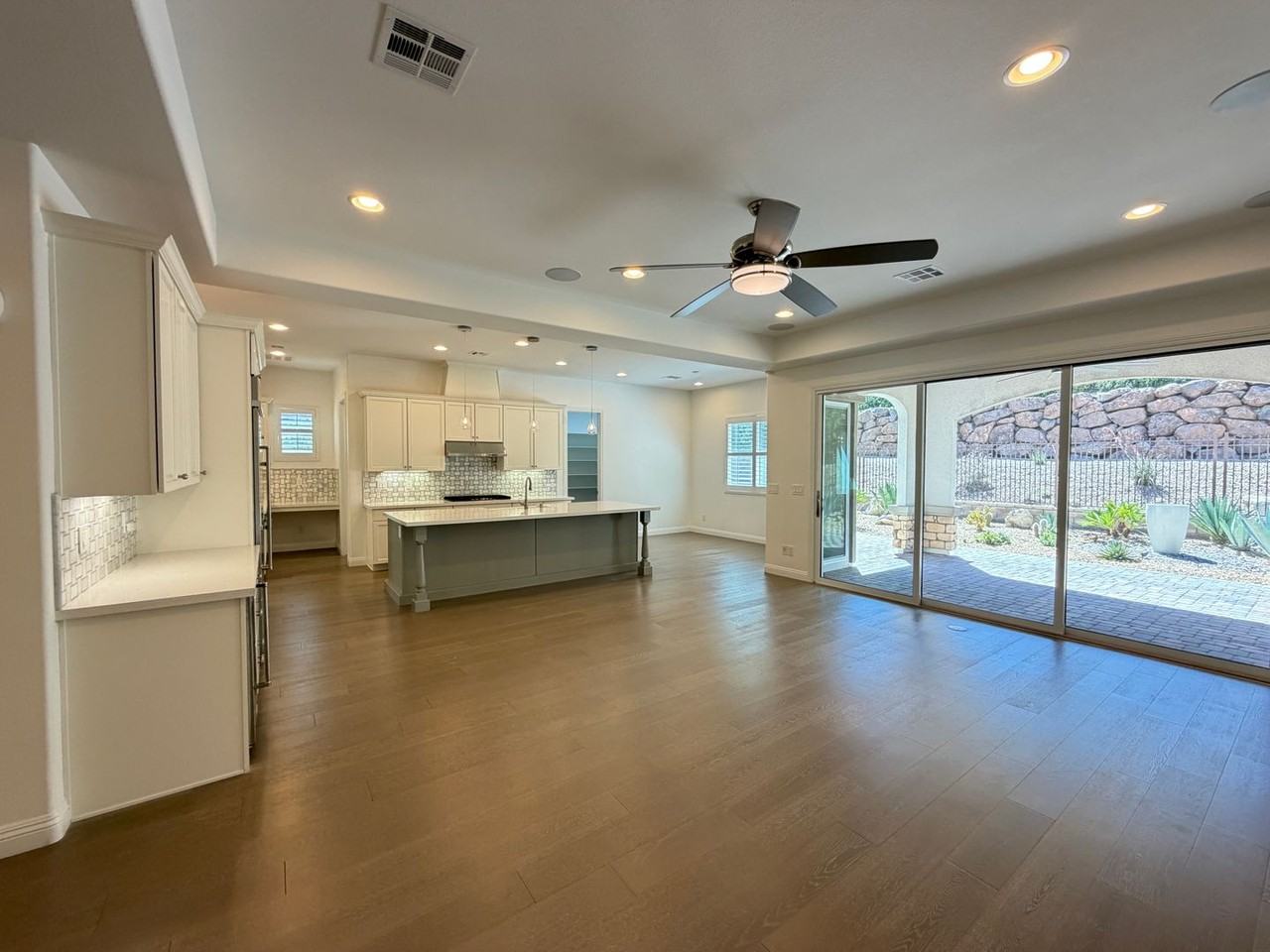 273 Lindura Ct - Photo 2 of 14