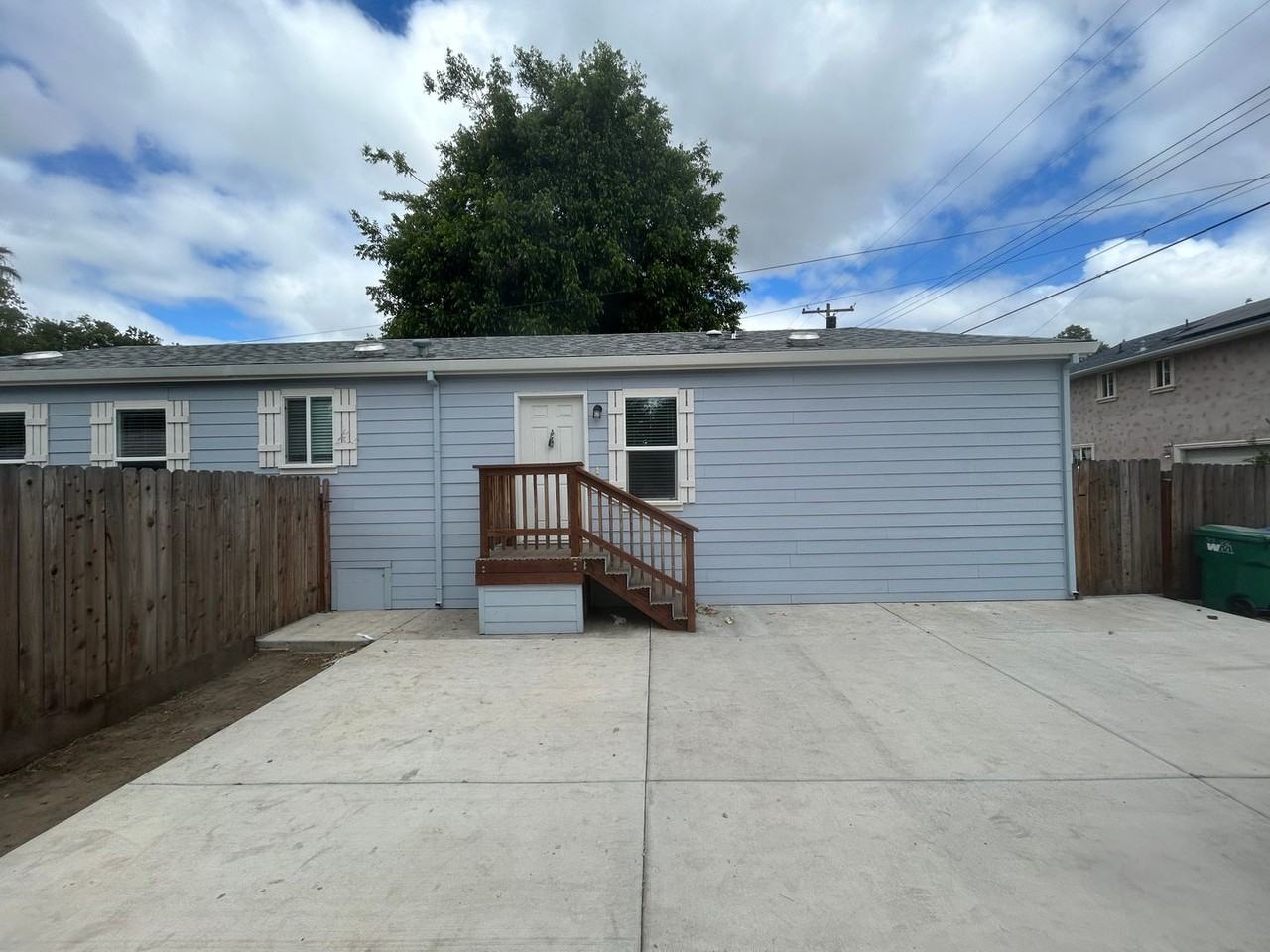 515 E Walnut St - Photo 2 of 17