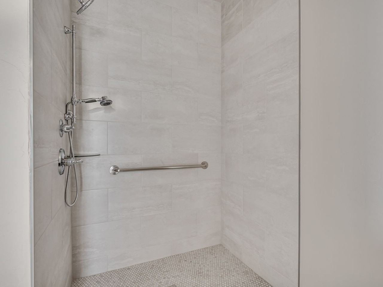 5821 Goldfinger Rd - Photo 2 of 25