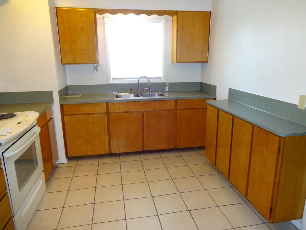 1732 G St - Photo 5 of 11