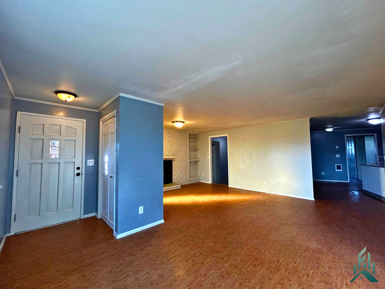 3223 Franklin Ave Se - Photo 3 of 12