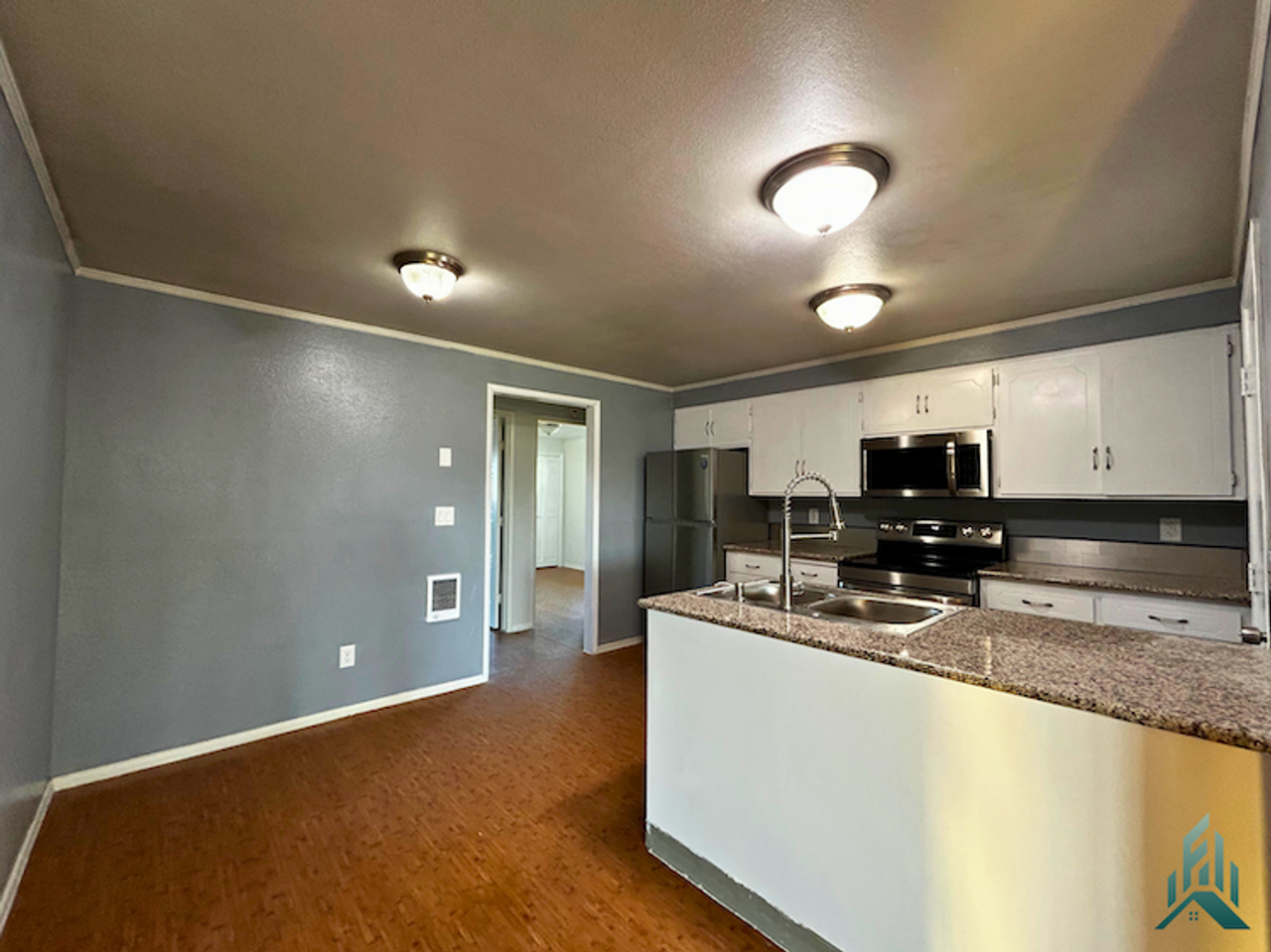 3223 Franklin Ave Se - Photo 5 of 12