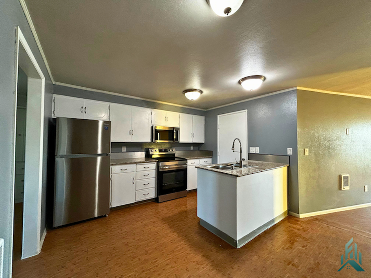 3223 Franklin Ave Se - Photo 6 of 12