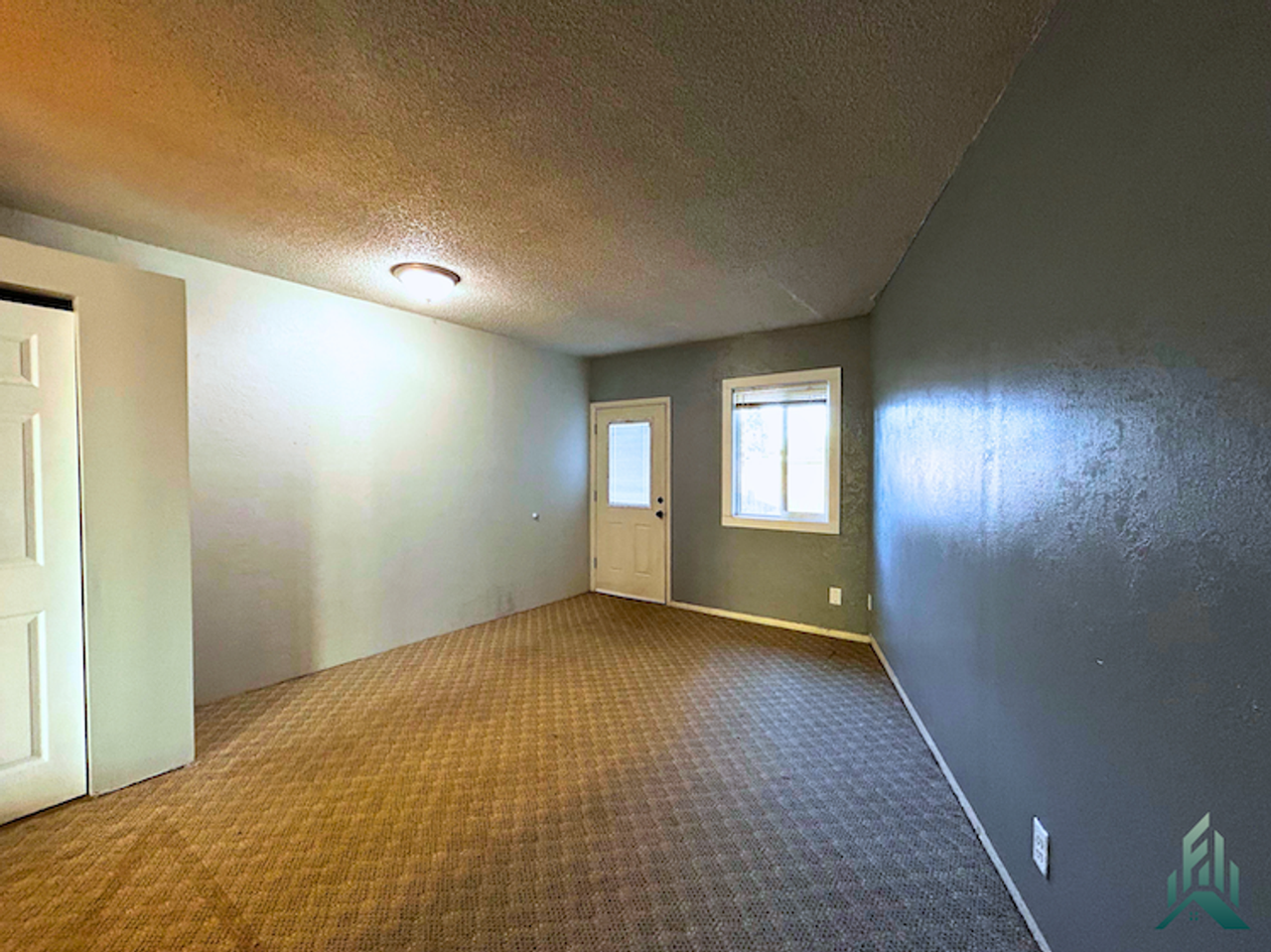 3223 Franklin Ave Se - Photo 7 of 12