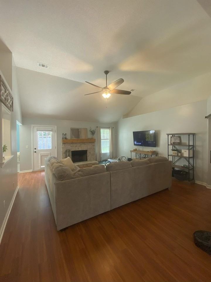 127 Chinese Fir Ct - Photo 4 of 22