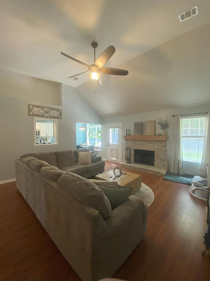 127 Chinese Fir Ct - Photo 5 of 22