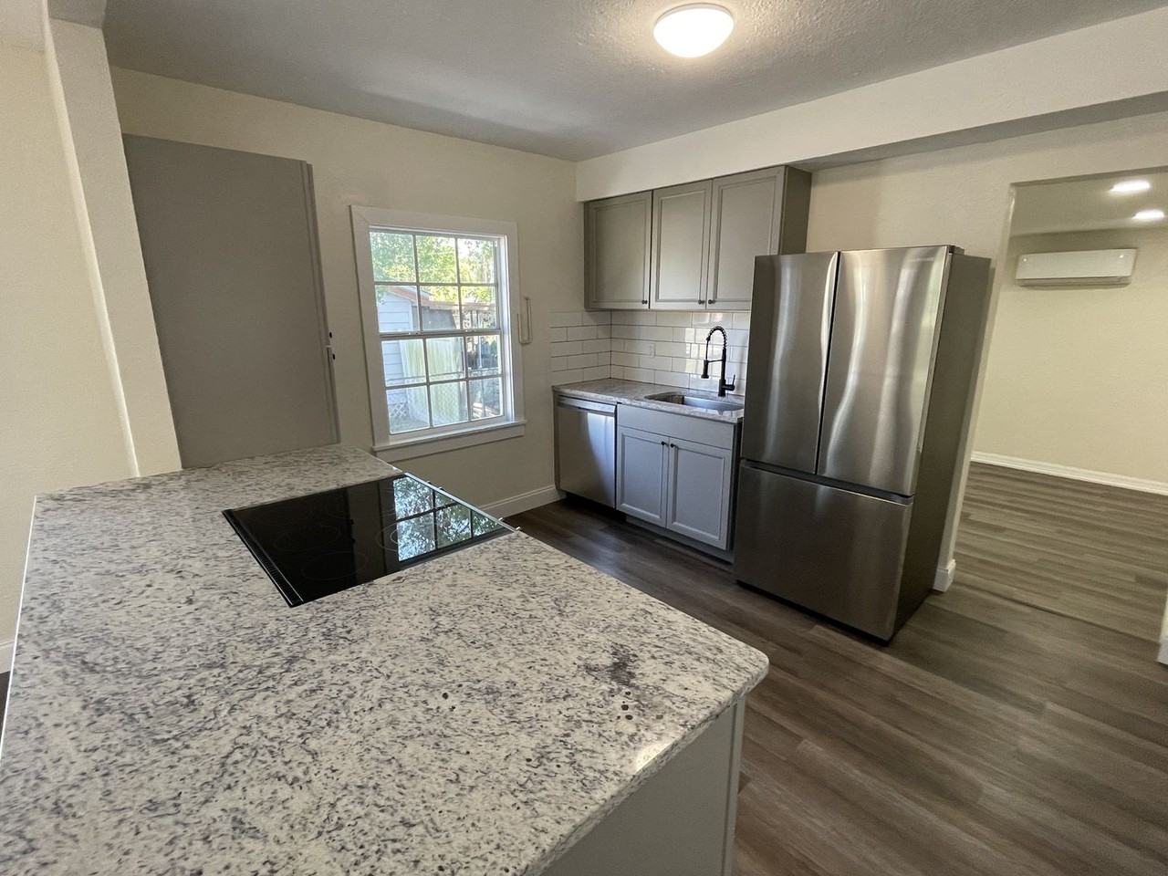 617 Lakehurst St - Photo 3 of 13