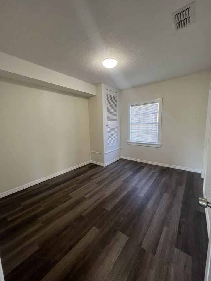 617 Lakehurst St - Photo 7 of 13