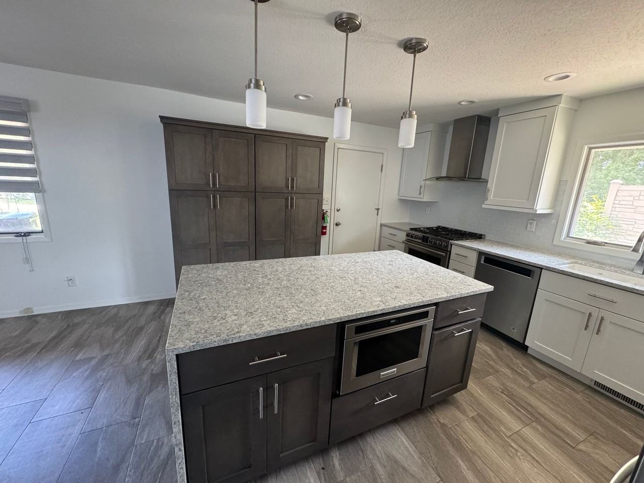 1812 Belle Ave - Photo 2 of 15